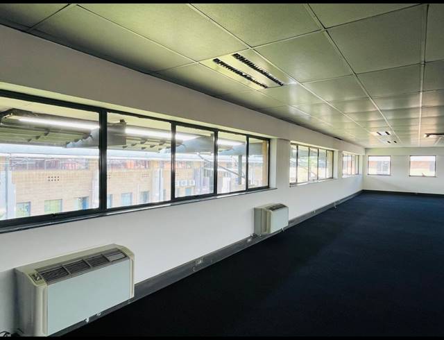 1,840M² OFFICE TO LET IN RANDJESPARK